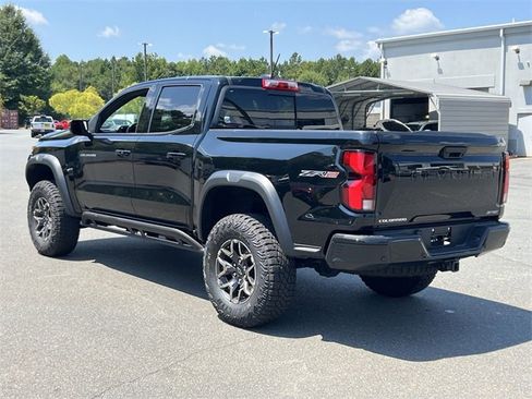 Used 2024 Chevrolet Colorado ZR2 w/ Technology Package image 11