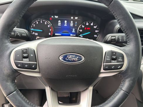 Used 2022 Ford Explorer XLT w/ Equipment Group 202A AWD/4WD image 13