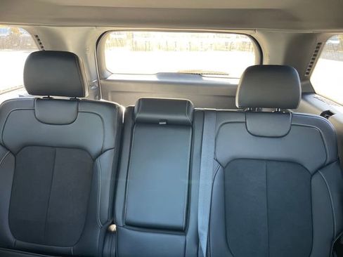 New 2025 Jeep Grand Cherokee Altitude image 40