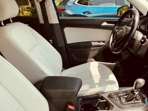 Used 2018 Volkswagen Tiguan SEL w/ 3rd Row Seat Package AWD/4WD image 3