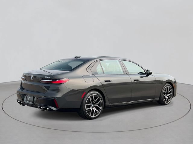 Used 2023 BMW 760i xDrive w/ Luxury Rear Seating Package AWD/4WD image 4