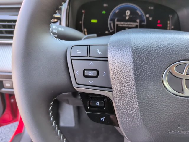 Used 2026 Toyota Camry SE FWD image 15
