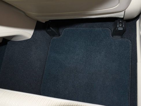 Used 2011 Toyota Venza AWD w/ Convenience Pkg image 21