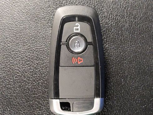 Used 2020 Ford EcoSport SES image 32