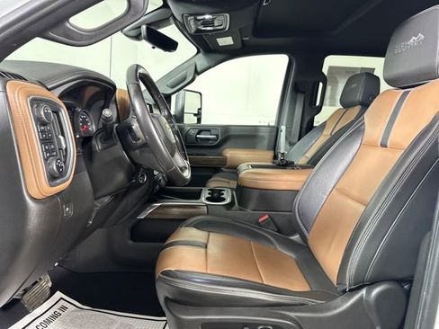 Used 2022 Chevrolet Silverado 2500 High Country w/ Z71 Off-Road Package image 11