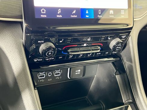 Used 2023 Jeep Grand Cherokee L Limited image 16