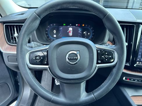 Used 2023 Volvo XC60 B5 Plus image 3
