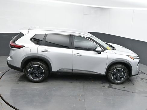 Used 2025 Nissan Rogue SV AWD/4WD image 44