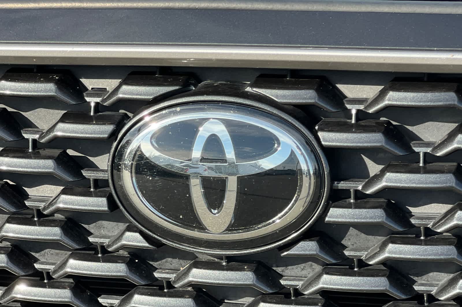 Used 2025 Toyota Corolla Cross XLE AWD/4WD image 16