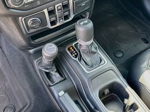 Used 2026 Jeep Wrangler Unlimited Sahara AWD/4WD image 17