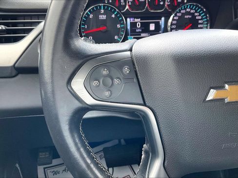 Used 2019 Chevrolet Suburban LT RWD image 18