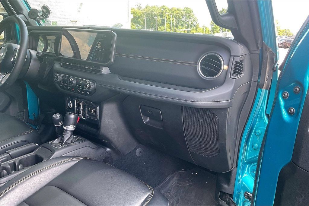 Used 2024 Jeep Wrangler Unlimited Sahara w/ Safety Group AWD/4WD image 16