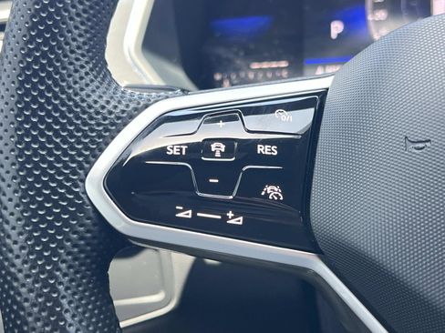 Certified 2023 Volkswagen Tiguan SE R-Line FWD image 9