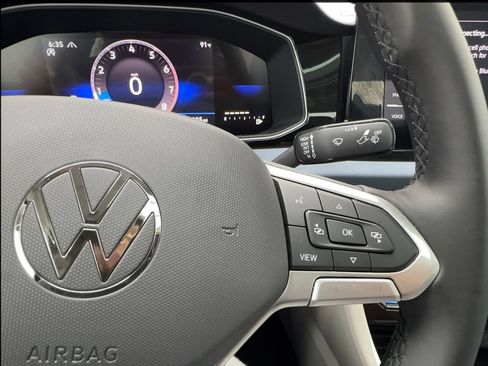 Used 2025 Volkswagen Jetta SE w/ Sunroof Package FWD image 40