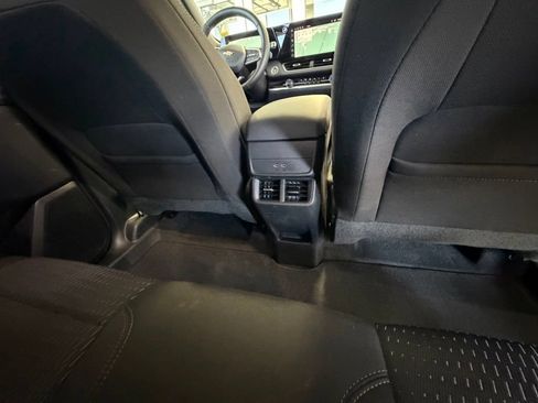 Used 2026 Chevrolet Equinox LT AWD/4WD image 52