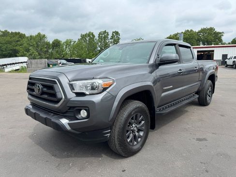 Used 2020 Toyota Tacoma SR5 AWD/4WD image 1