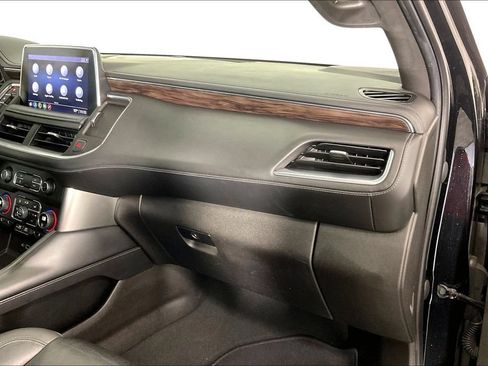 Used 2021 Chevrolet Tahoe Z71 w/ Luxury Package AWD/4WD image 19