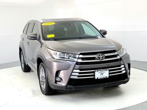 Used 2017 Toyota Highlander Limited Platinum image 10