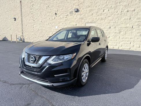 Used 2017 Nissan Rogue S FWD image 1