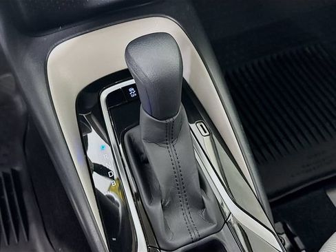Used 2022 Toyota Corolla LE FWD image 19