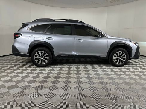 Used 2025 Subaru Outback Premium image 8