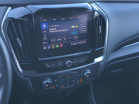 Used 2021 Chevrolet Traverse LT w/ LPO, Floor Liner Package image 28