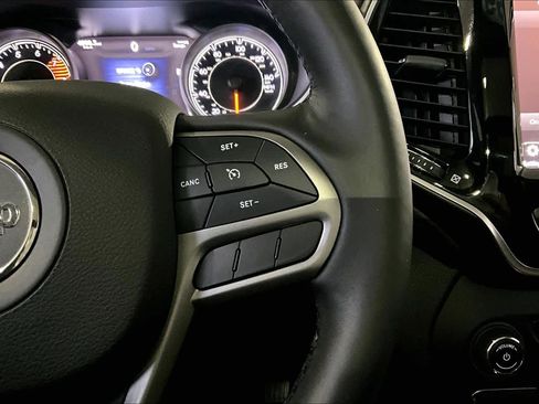 Used 2019 Jeep Cherokee Limited AWD/4WD image 24