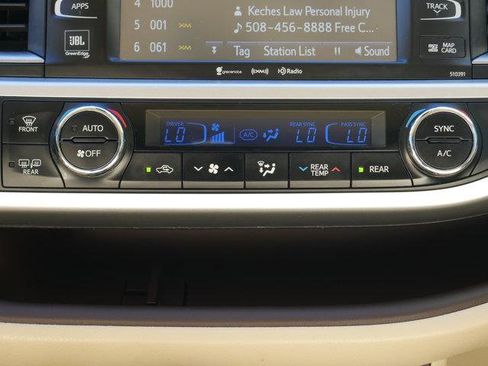 Used 2019 Toyota Highlander Limited Platinum image 23