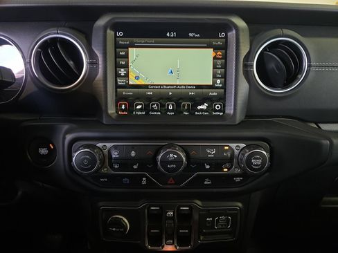 Used 2023 Jeep Wrangler Unlimited Sahara w/ Cold Weather Group AWD/4WD image 17