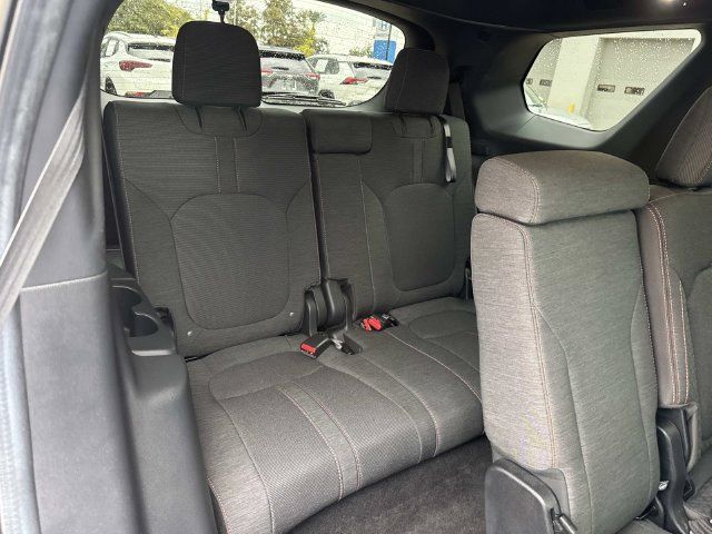 Used 2025 Honda Pilot Sport image 9