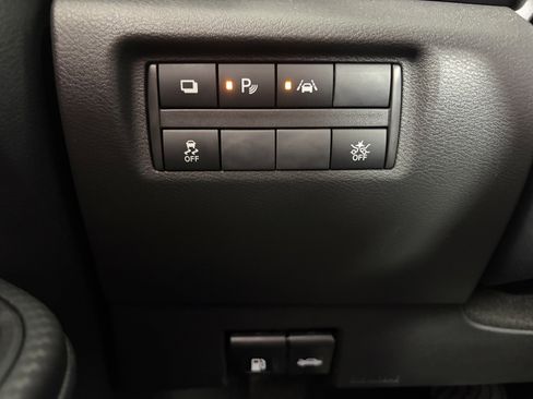 Used 2025 Nissan Versa S w/ Electronics Package FWD image 32