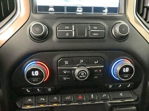 Used 2022 Chevrolet Silverado 1500 High Country AWD/4WD image 28