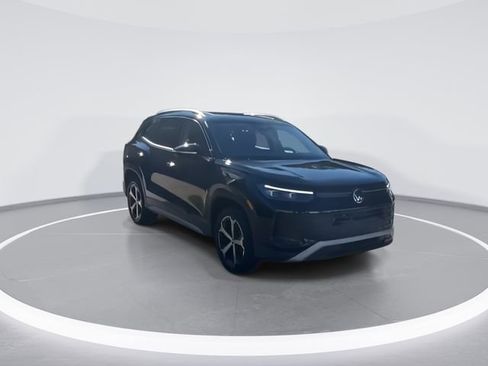 New 2025 Volkswagen Tiguan SE image 2