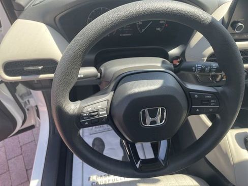 Used 2025 Honda HR-V LX image 12