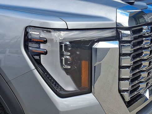 New 2026 GMC Sierra 2500 Denali w/ Denali Reserve Package image 9