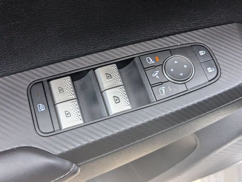 Used 2024 Mitsubishi Outlander SE Black Edition FWD image 12