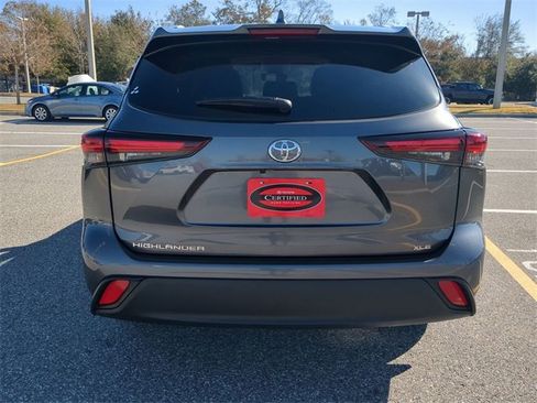 Certified 2025 Toyota Highlander XLE image 5