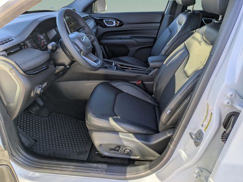 New 2026 Jeep Compass Latitude w/ Sun and Sound Group image 21