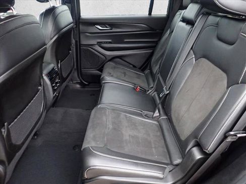 Used 2024 Jeep Grand Cherokee L Laredo image 10