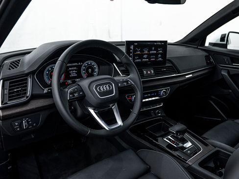 Certified 2025 Audi Q5 2.0T Premium Plus w/ Premium Plus Package image 8