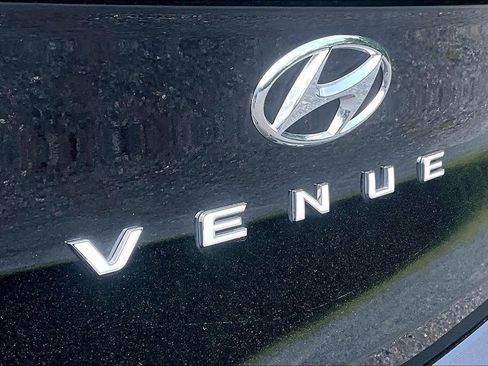 Used 2025 Hyundai Venue SEL FWD image 9