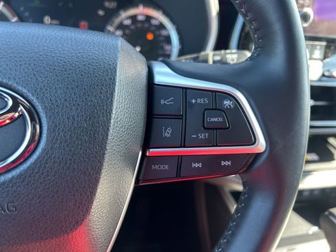 Used 2023 Toyota Highlander XSE AWD/4WD image 26