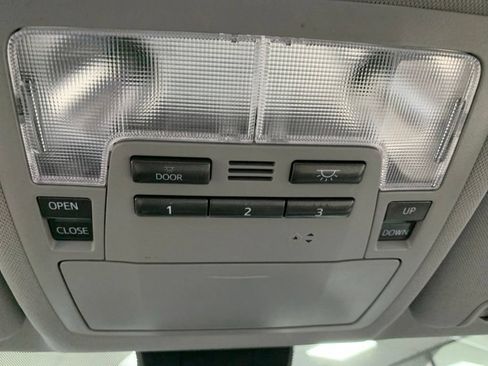 Used 2017 Toyota Highlander XLE AWD/4WD image 24