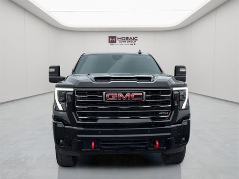 Used 2025 GMC Sierra 2500 AT4 image 2