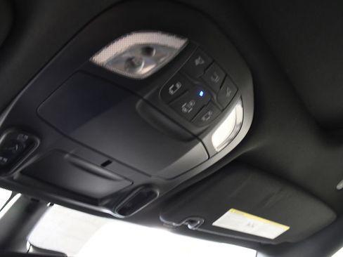 Used 2022 Chrysler Pacifica Limited w/ Uconnect Theater Family Group FWD image 29