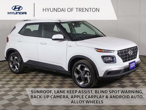 Certified 2024 Hyundai Venue SEL FWD image 1