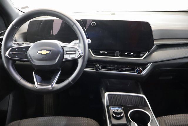 Used 2026 Chevrolet Equinox LT AWD/4WD image 13