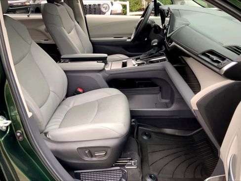 Used 2024 Toyota Sienna Limited image 8