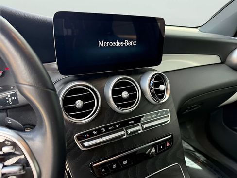 Used 2022 Mercedes-Benz GLC 300 w/ Premium Package Lite image 8
