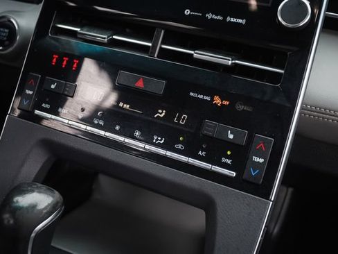 Used 2020 Toyota Avalon XLE w/ Moonroof Package FWD image 29